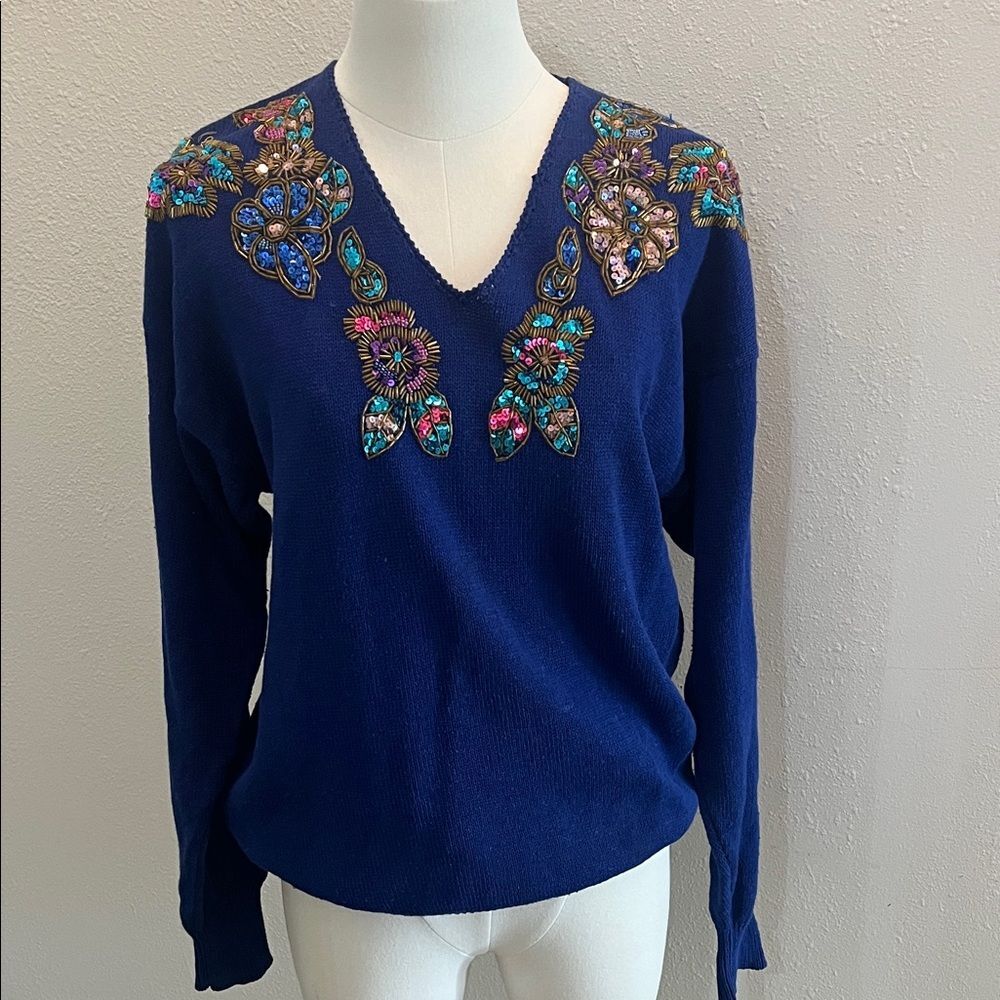 Victoria Harbour Elegant Embroidered V-Neck Sweater - Navy Blue
